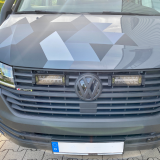 Strands LED Fernscheinwerfer mit Einbausatz für den Kühlergrill eines VW T6.1