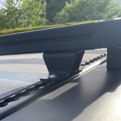 Zubehörhalterung aus Edelstahl zur Montage auf Airlineschienen